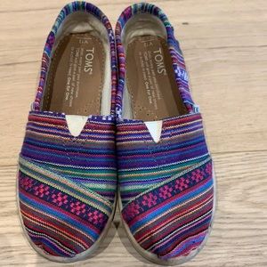 Girl toms shoes